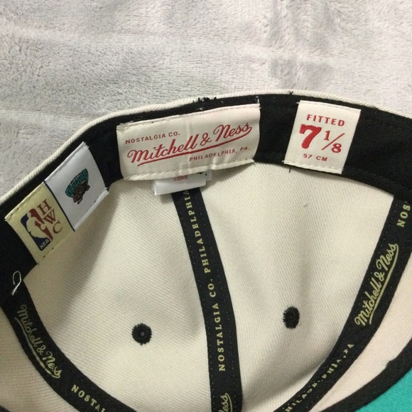 Mitchell & Ness Vancouver Grizzlies Inaugural Season SE Fitted Hat Size 7 1/8 - Picture 10 of 11